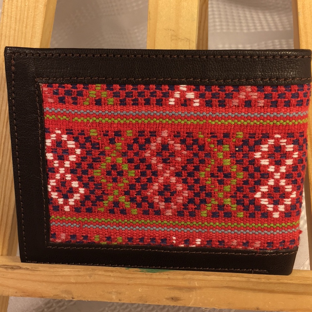 NWOT leather/tapestry wallet excellent condition - Picture 2 of 8